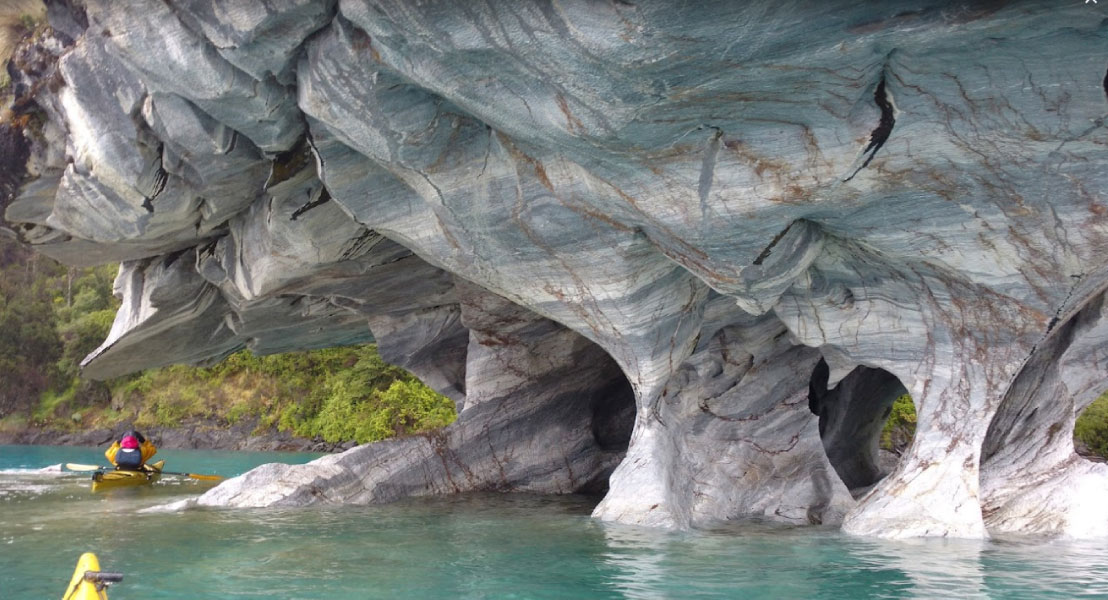 Ruta del Mármol — kayak entre las formaciones de mármol del Lago General Carrera